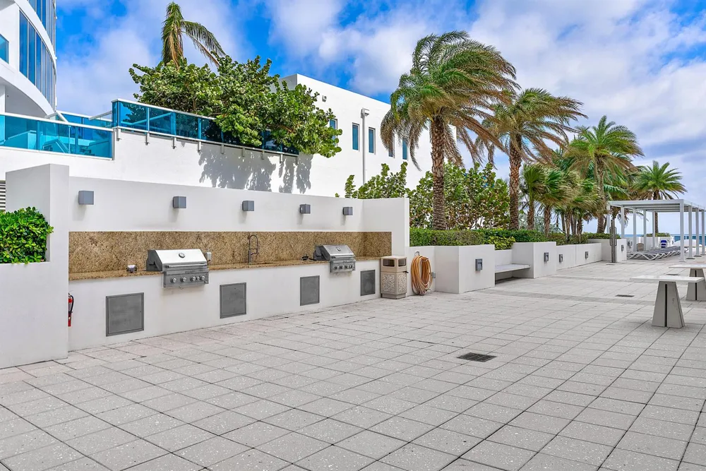 2751 S Ocean Drive #504n Hollywood, FL 33019