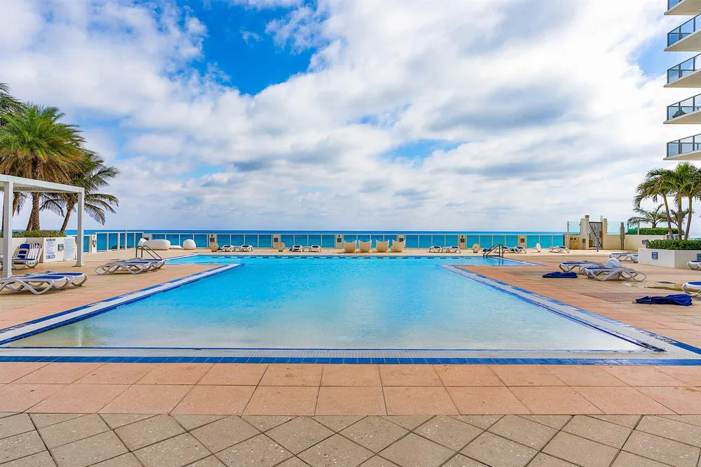 2751 S Ocean Drive #504n Hollywood, FL 33019