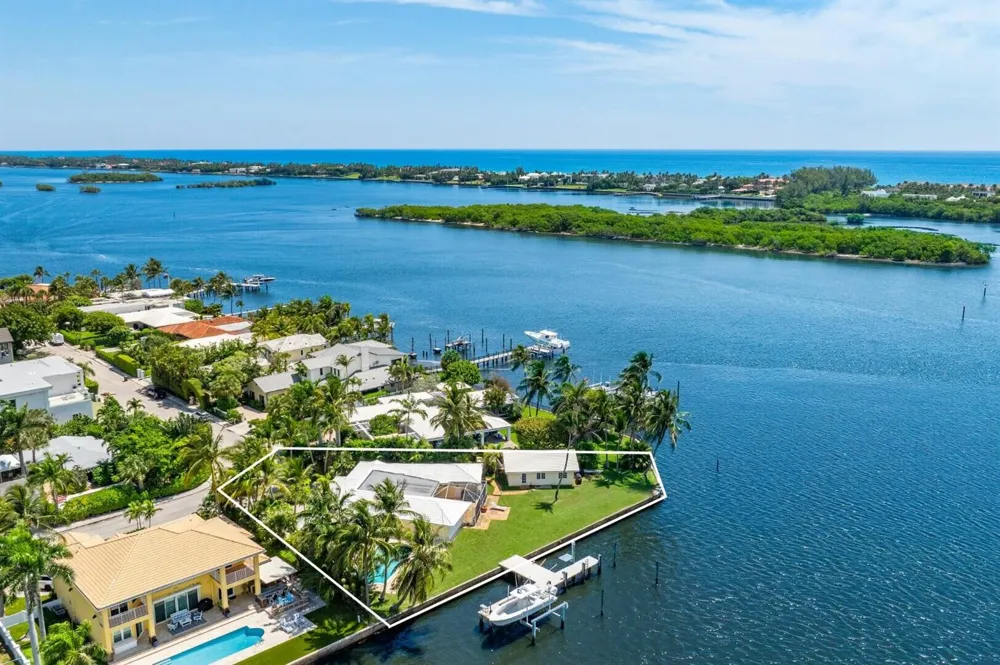 8026 Flagler Court West Palm Beach, FL 33405