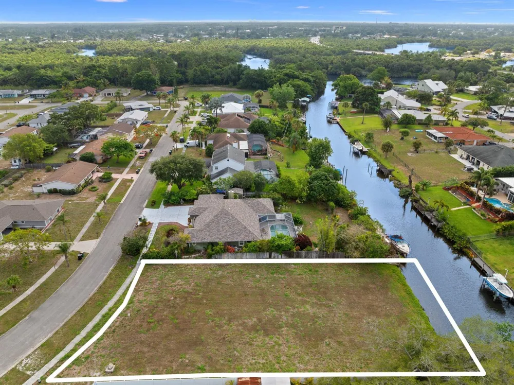 420 NE Cornwall Avenue Port St. Lucie, FL 34983