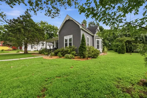 113 White St
