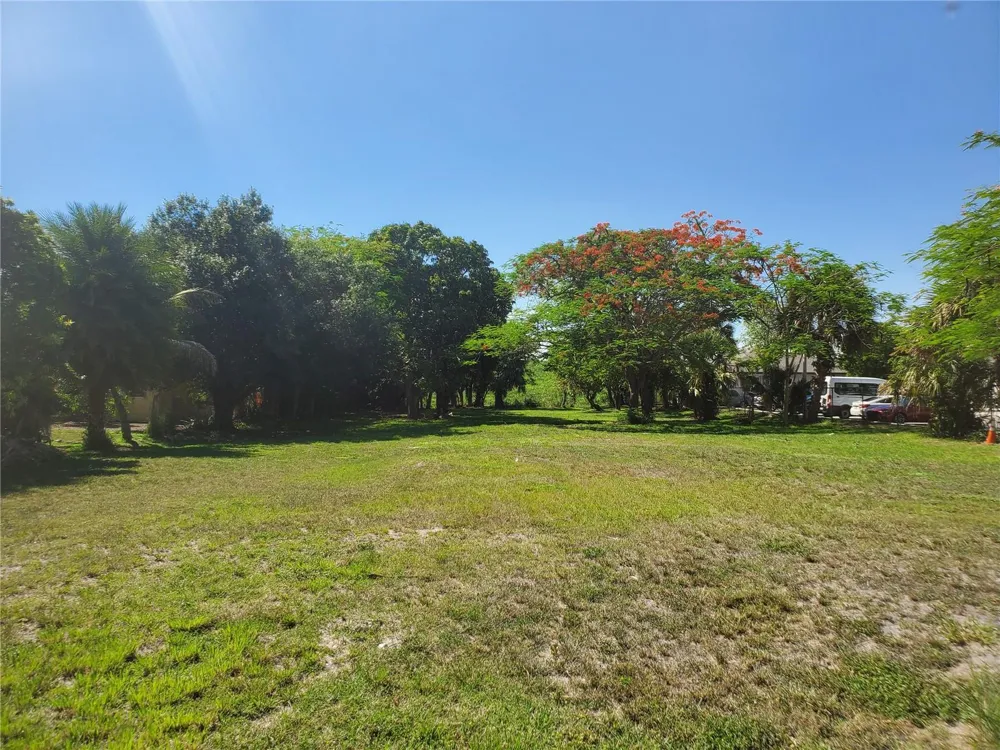 1697 E Main St Pahokee, FL 33476