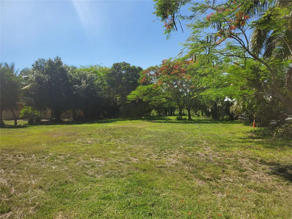 1697 E Main St Pahokee, FL 33476