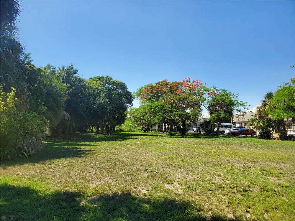 1697 E Main St Pahokee, FL 33476