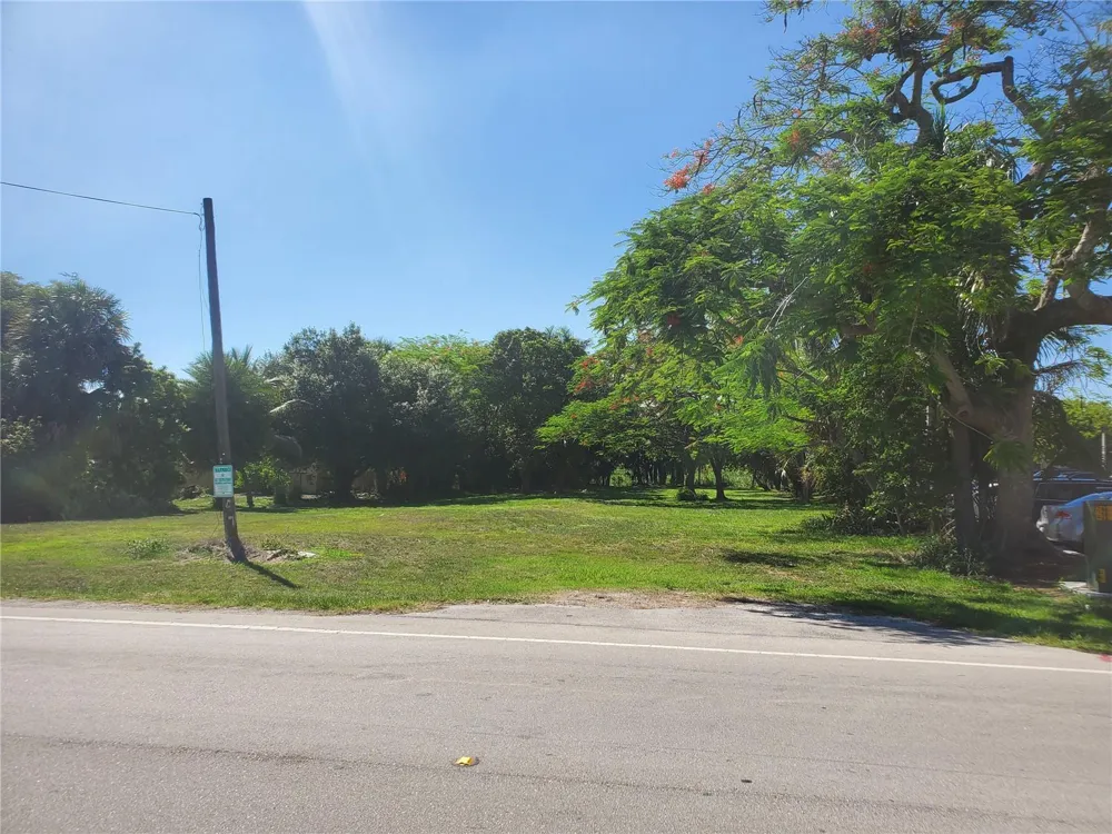 1697 E Main St Pahokee, FL 33476