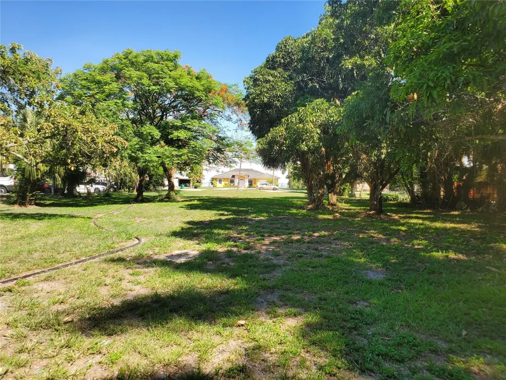 1697 E Main St Pahokee, FL 33476