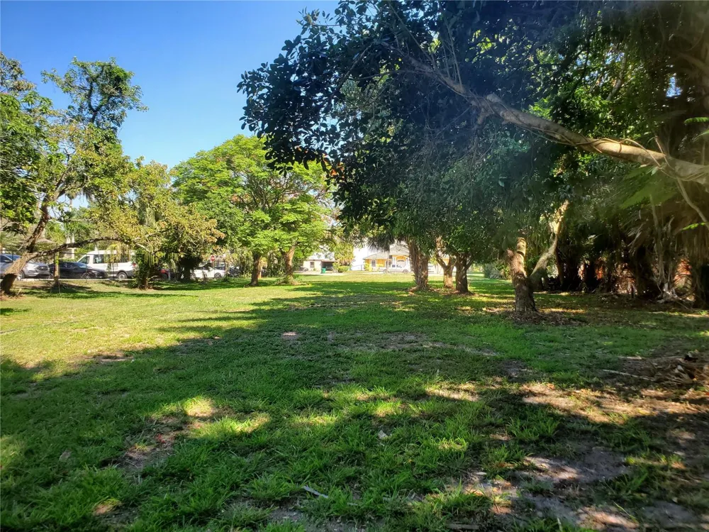 1697 E Main St Pahokee, FL 33476