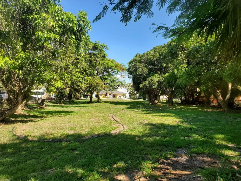 1697 E Main St Pahokee, FL 33476