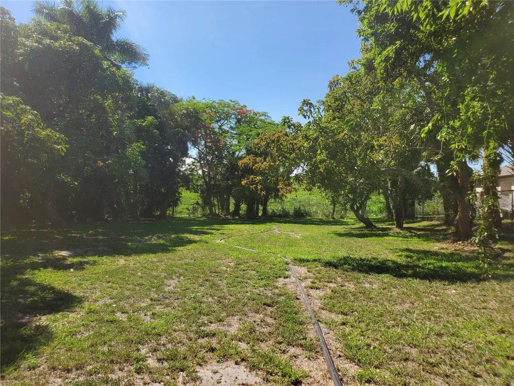 1697 E Main St Pahokee, FL 33476