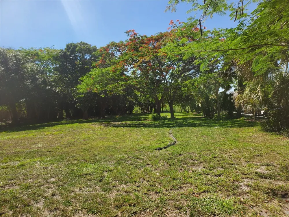 1697 E Main St Pahokee, FL 33476