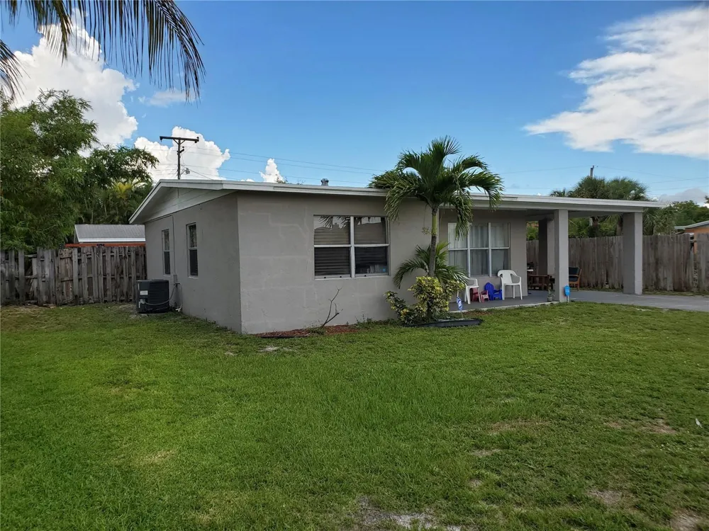 811 S Broadway Lantana, FL 33462