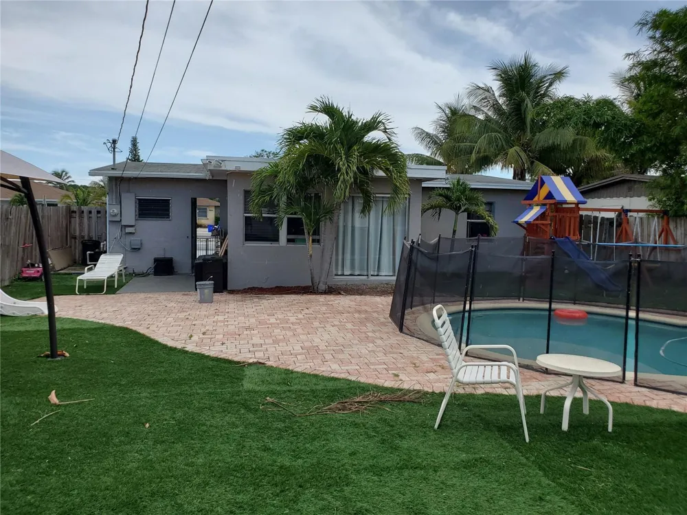 811 S Broadway Lantana, FL 33462