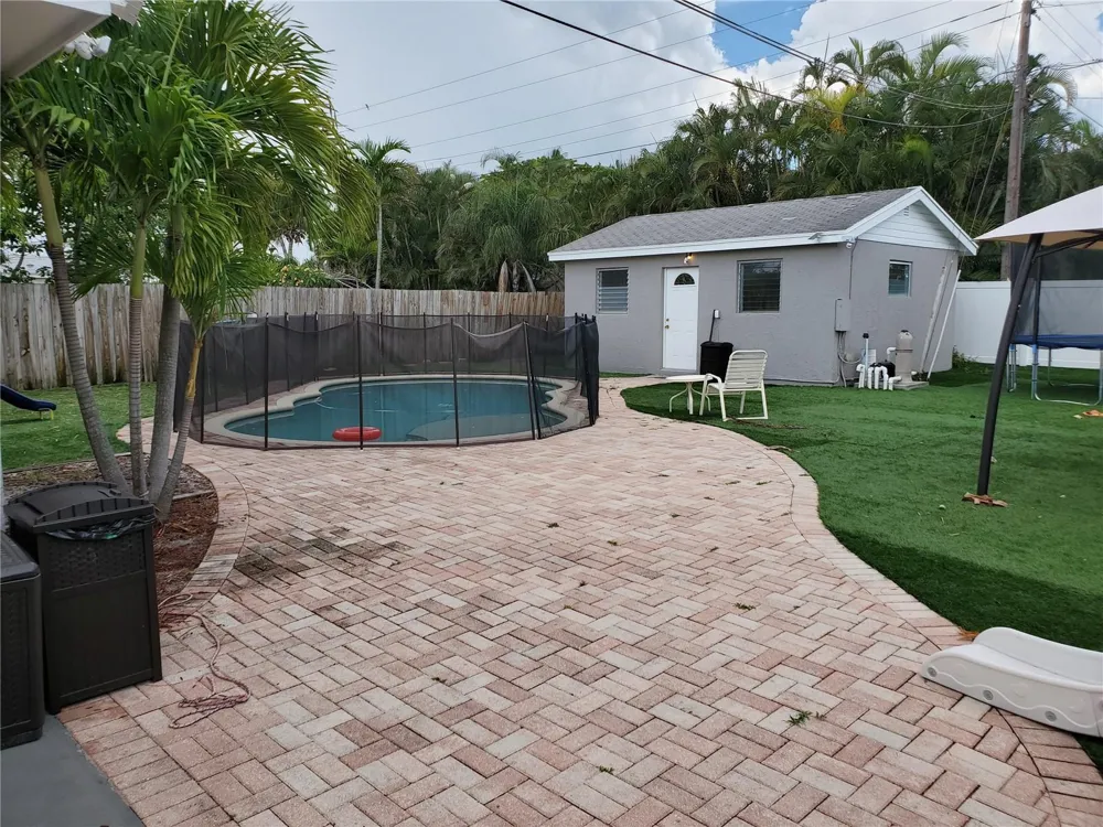 811 S Broadway Lantana, FL 33462