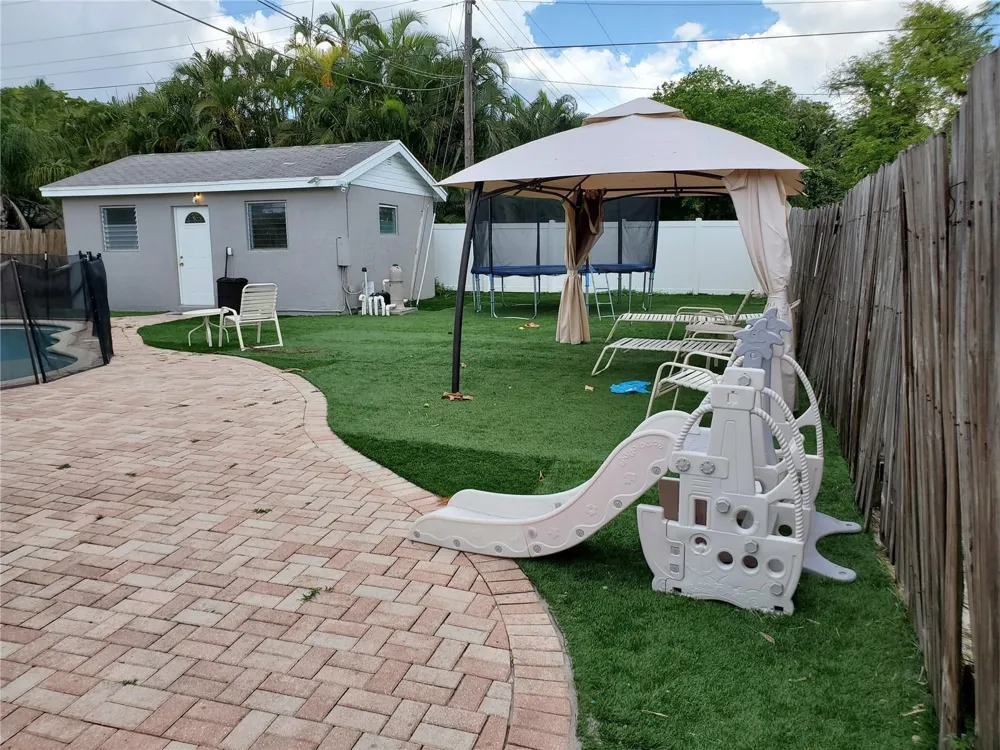 811 S Broadway Lantana, FL 33462