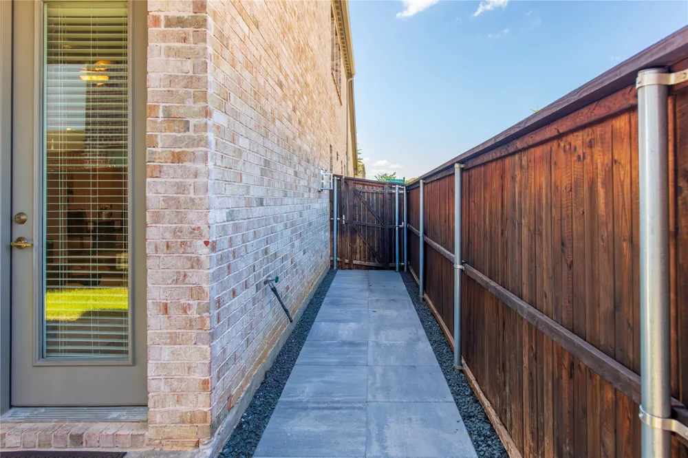 2280 Washington Drive Carrollton, TX 75010