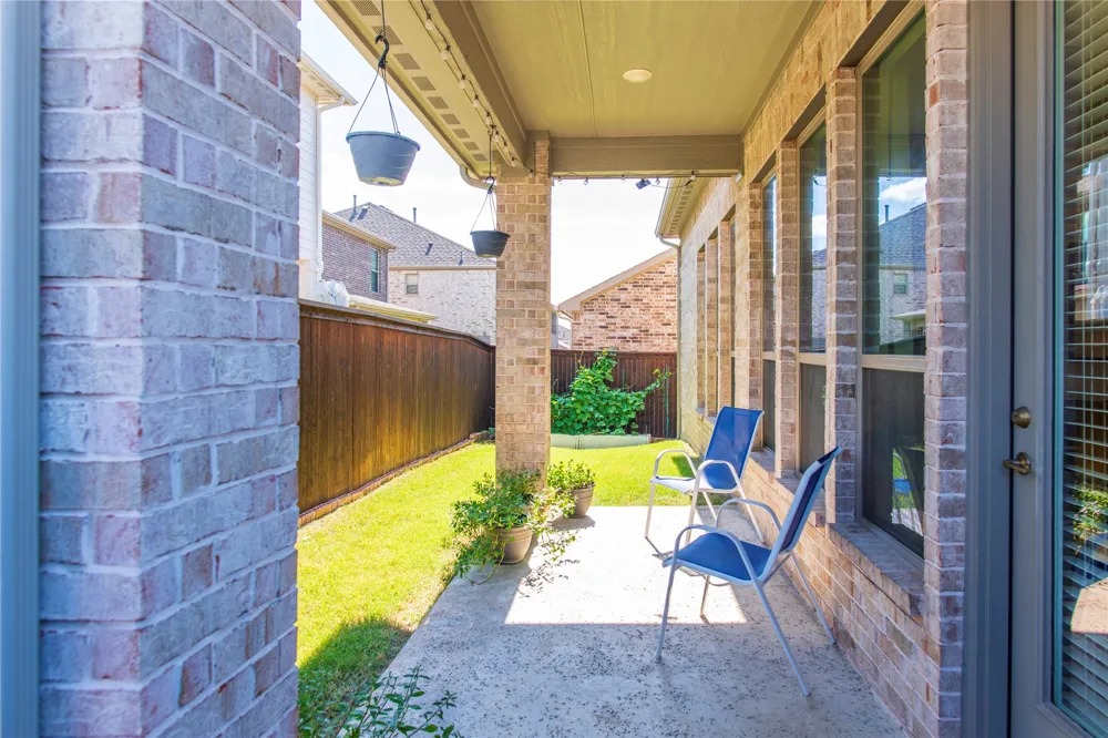 2280 Washington Drive Carrollton, TX 75010