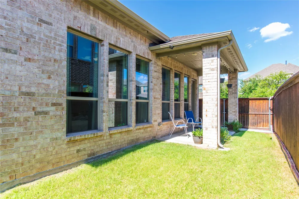 2280 Washington Drive Carrollton, TX 75010