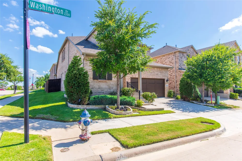 2280 Washington Drive Carrollton, TX 75010