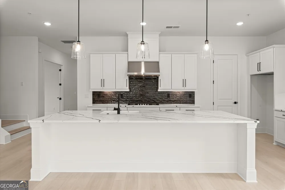 283 Vinca CIR NW Kennesaw, GA 30144