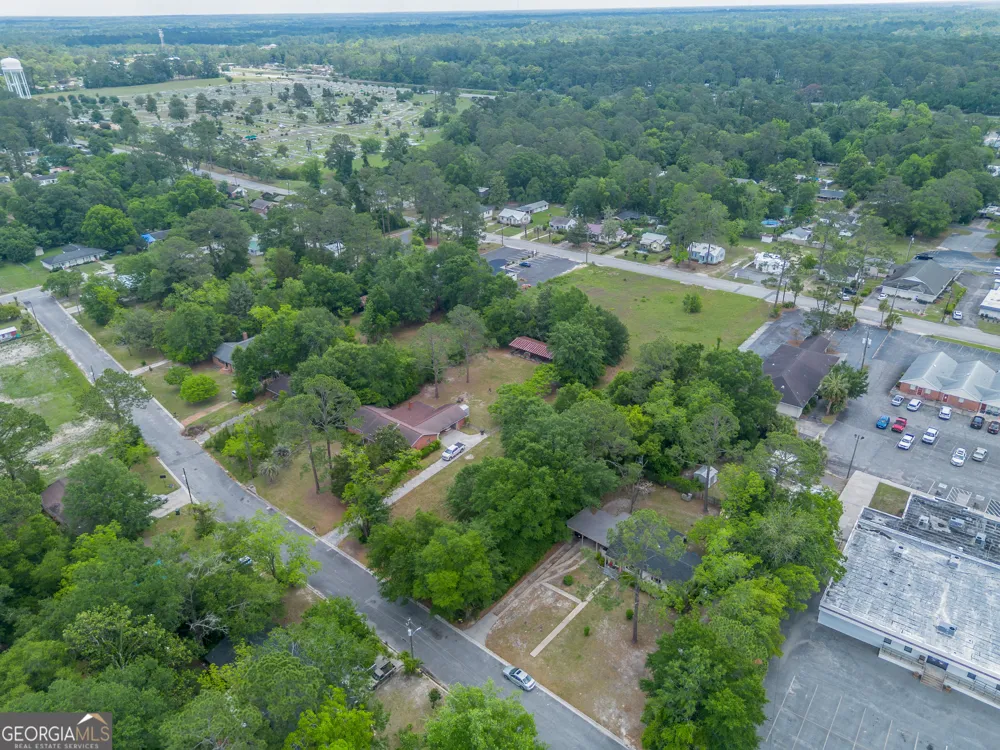 2011 Alice ST Waycross, GA 31501