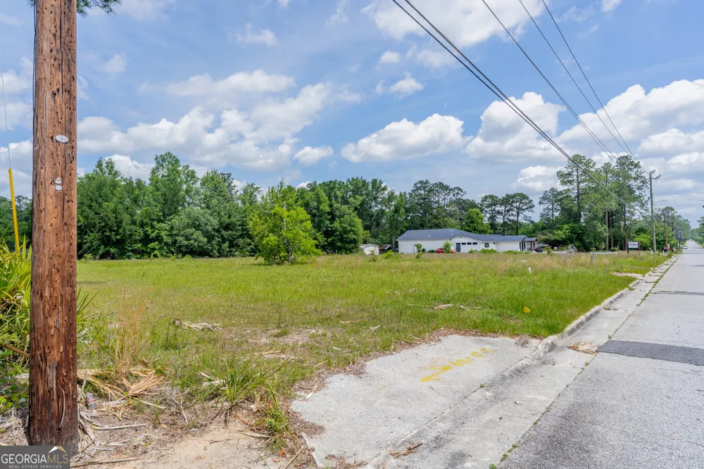 2011 Alice ST Waycross, GA 31501