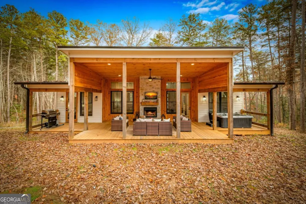 649 Lees Ride McCaysville, GA 30555