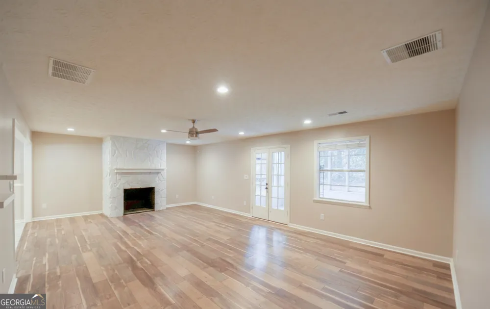 125 Brooks DR Tyrone, GA 30290