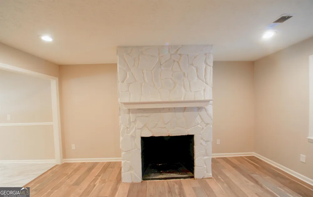 125 Brooks DR Tyrone, GA 30290