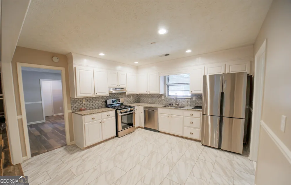 125 Brooks DR Tyrone, GA 30290