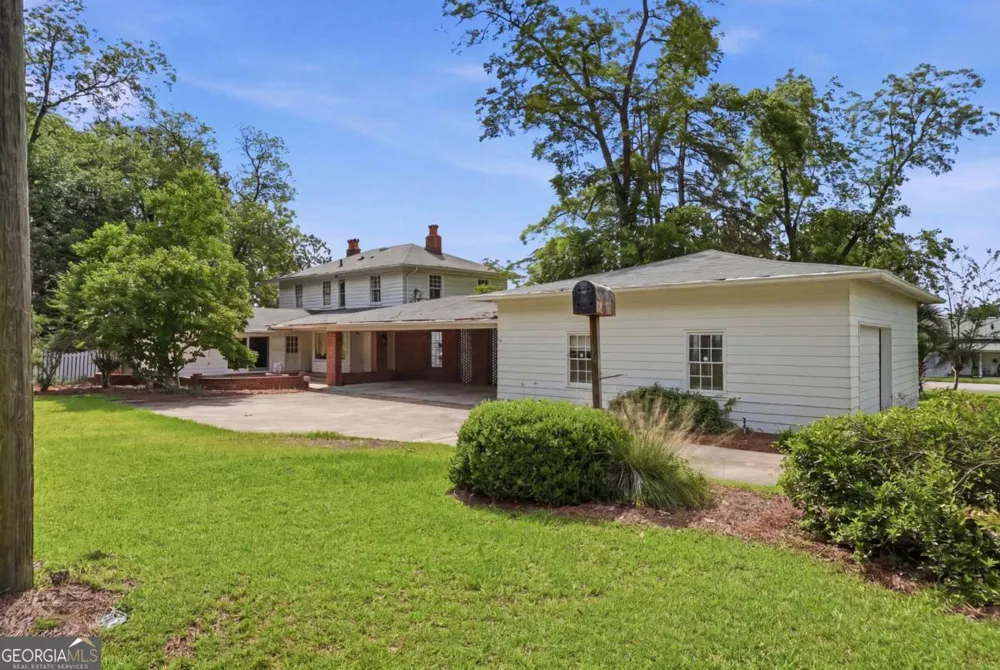 315 E College AVE Ashburn, GA 31714