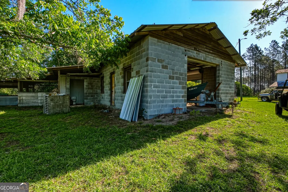 88 Minnesota RD Screven, GA 31560
