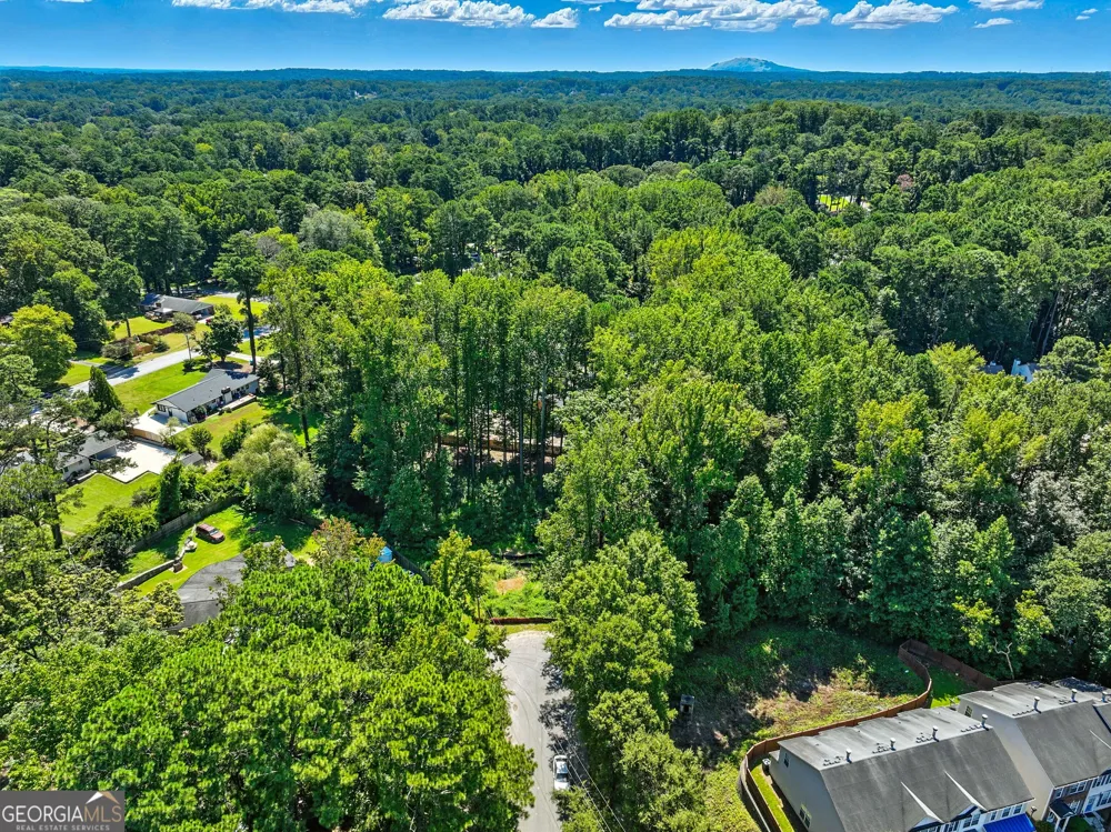 1034 Redwood CT Norcross, GA 30093