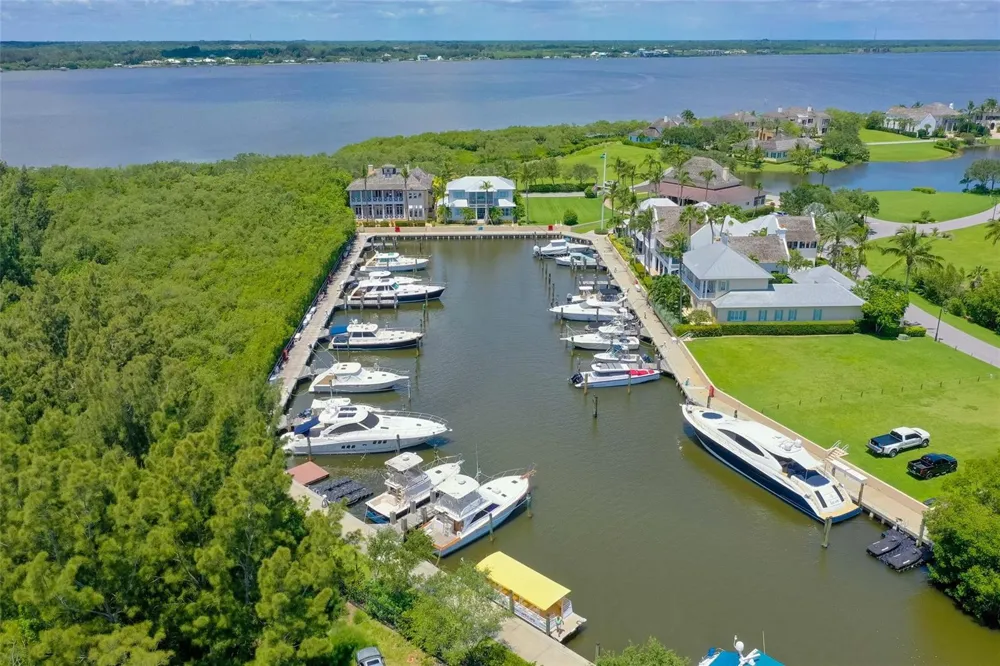 9260 E Marsh Island Drive Vero Beach, FL 32963