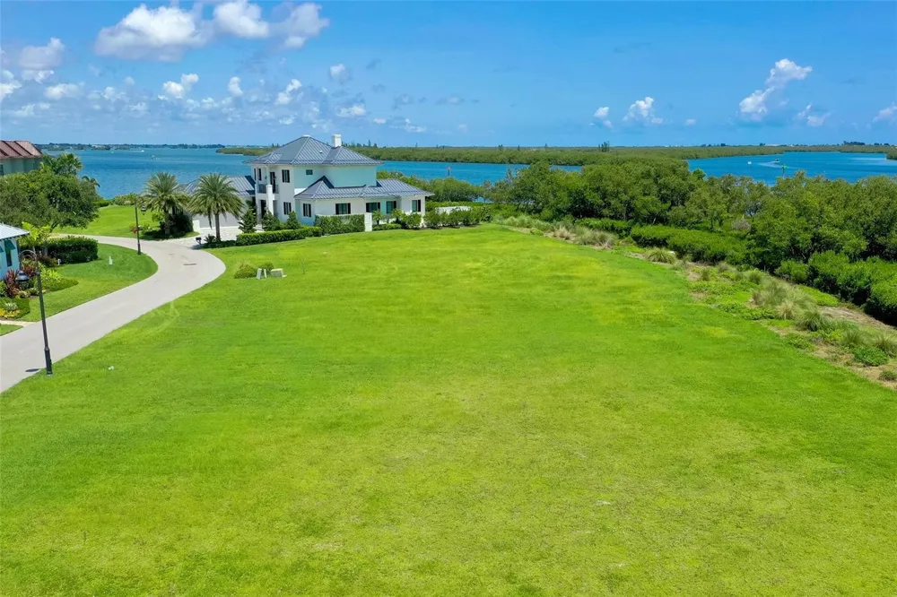 9260 E Marsh Island Drive Vero Beach, FL 32963