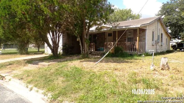 1000 W Clare Beeville, TX 78102