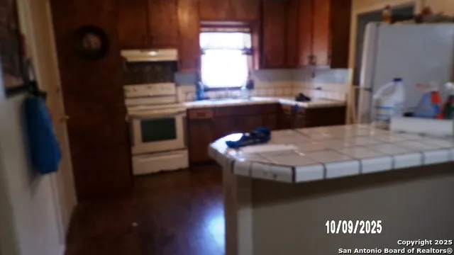 1000 W Clare Beeville, TX 78102