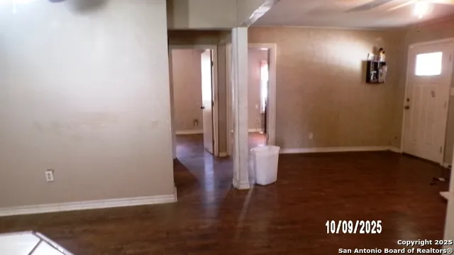 1000 W Clare Beeville, TX 78102