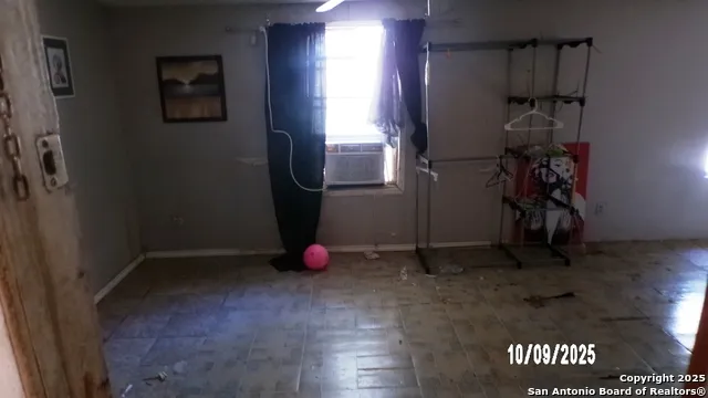 1000 W Clare Beeville, TX 78102