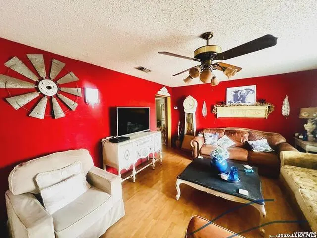521 CR 7713 #1 Devine, TX 78016