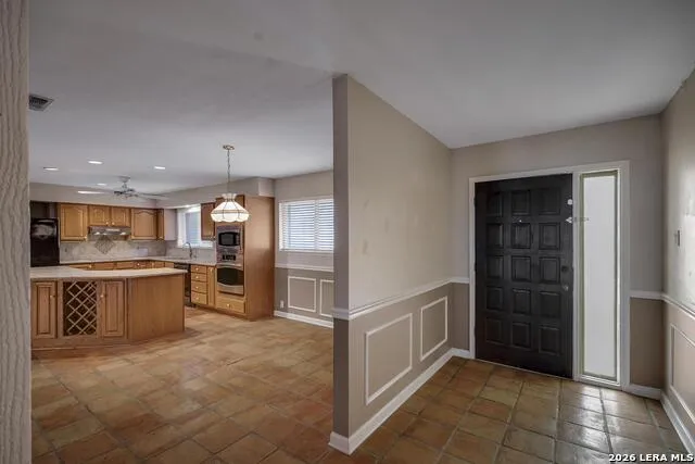 602 Moorside Windcrest, TX 78239