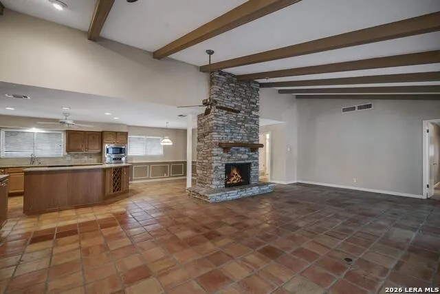 602 Moorside Windcrest, TX 78239