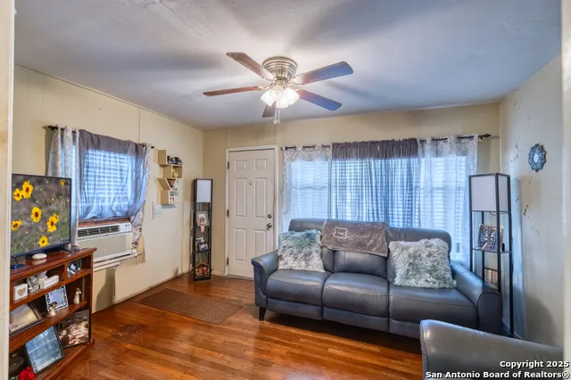 1104 Avenue S Hondo, TX 78861