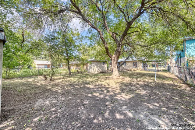 1104 Avenue S Hondo, TX 78861
