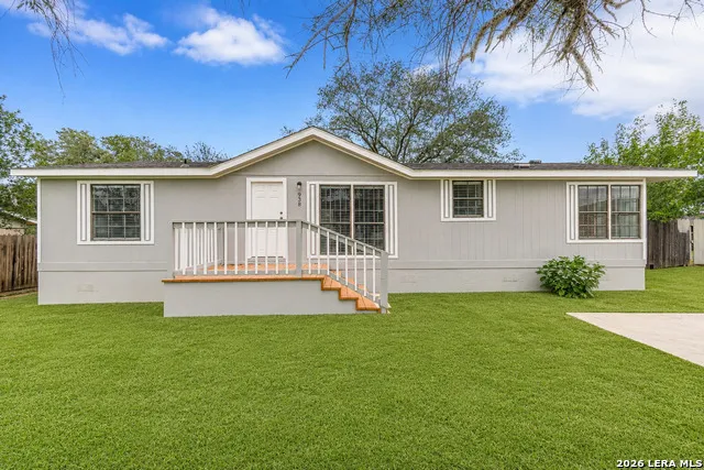 938 Patricia Ann Dr Poteet, TX 78065