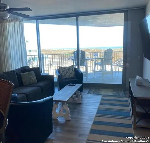 800 Sandcastle Dr #104 Port Aransas, TX 78373