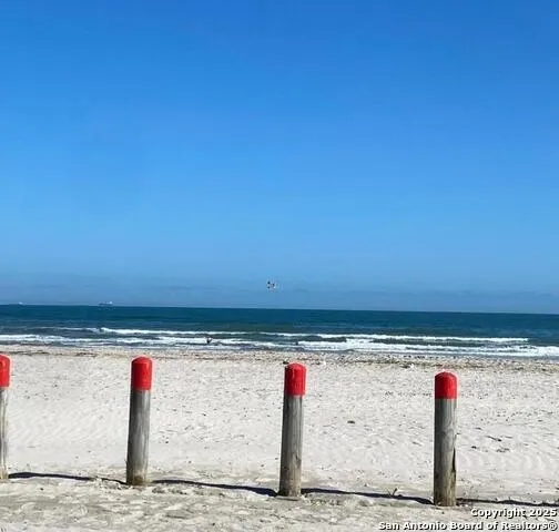 800 Sandcastle Dr #104 Port Aransas, TX 78373