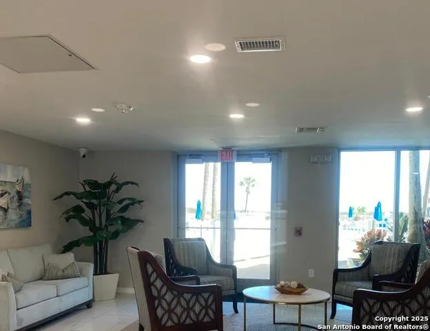800 Sandcastle Dr #104 Port Aransas, TX 78373