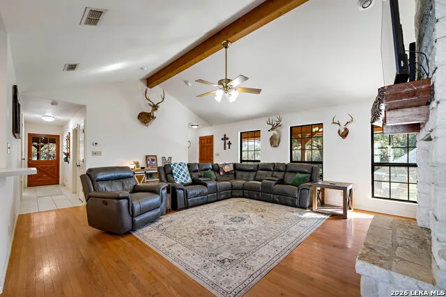 7869 County Road 203 Beeville, TX 78102