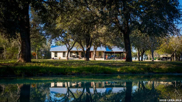 7869 County Road 203 Beeville, TX 78102