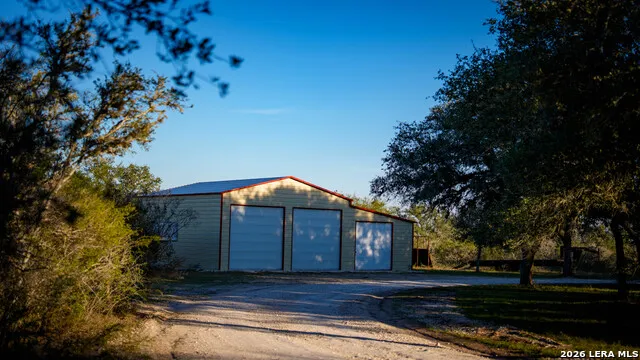 7869 County Road 203 Beeville, TX 78102